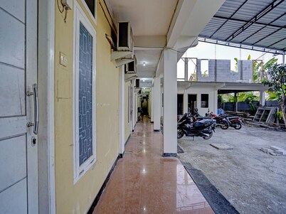 Hotel O Grand Syariah Hagawa Lamongan Near SPORT CENTER LAMONGAN