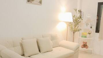 Villa, 2 Bedrooms | Living area | 32-inch flat-screen TV with cable channels, iPod dock, MP3 dock