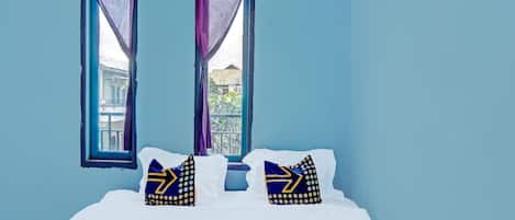 Basic Double Room | Desk, bed sheets