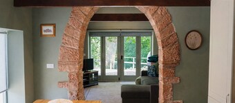A cottage that sleeps 2 guests in 1 bedroom