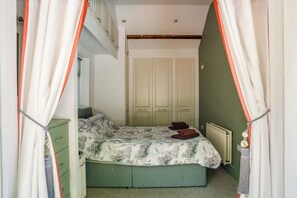 1 habitación, tabla de planchar con plancha, wifi gratis y ropa de cama 