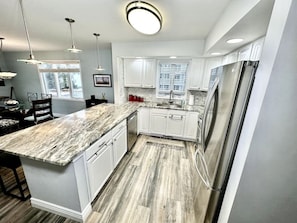 Refrigerador, microondas, horno y lavavajillas