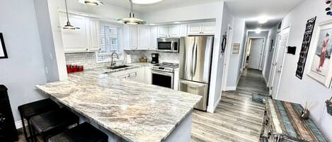 Kühlschrank, Mikrowelle, Ofen, Geschirrspüler