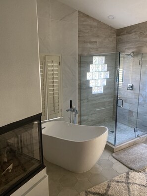 Shower, hair dryer, towels, soap - Recently remodeled Golf Course Home in Desert Falls Country Club (Palm Desert)