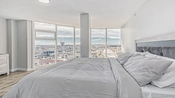 3 bedrooms, desk, iron/ironing board, travel crib