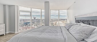 Downtown Sub Penthouse W City Views
