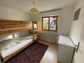 1 bedroom, bed sheets