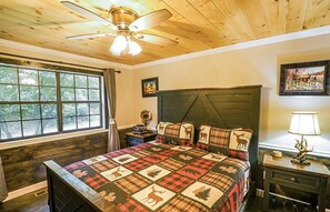 5 bedrooms, in-room safe, desk, iron/ironing board - Dollywood Fireworks View!! Private Pool Spa Gym Sauna Arcade walk to Dollywood (Pigeon Forge)