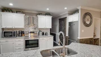 Coffee/tea maker, fridge, microwave, oven