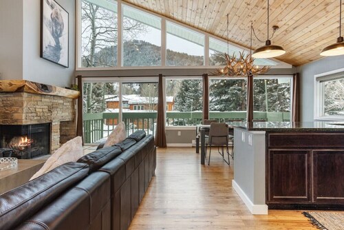 Ideally Located - Fantastic A Frame in EagleVail!