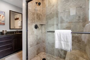 Hårføner og håndklær