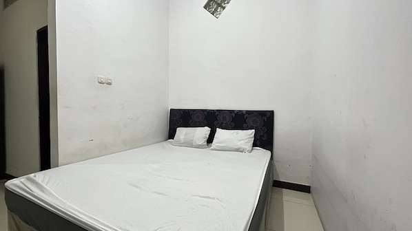 Habitación doble estándar | Escritorio, espacio para trabajar con laptop y wifi gratis 