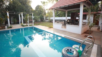 Indoor pool, pool loungers