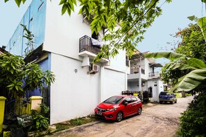 Fachada de la propiedad