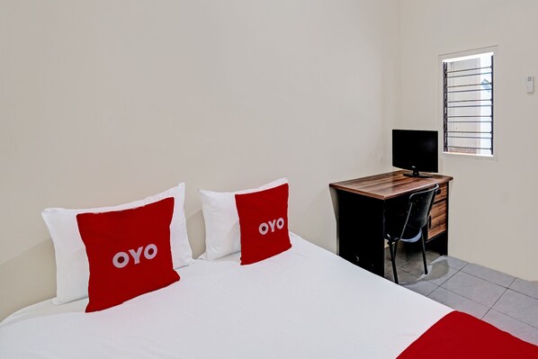 Standard Double Room | Desk, free WiFi, bed sheets - Hotel O Wonoayu Residence Syariah (Sidoarjo)