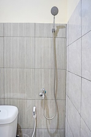 Standard Double Room | Bathroom | Shower, rainfall showerhead, towels, toilet paper