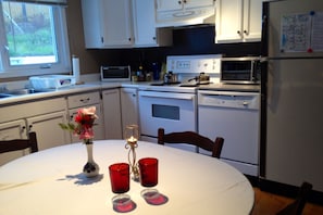 TV - Jenny's Guest House (Yellowknife)