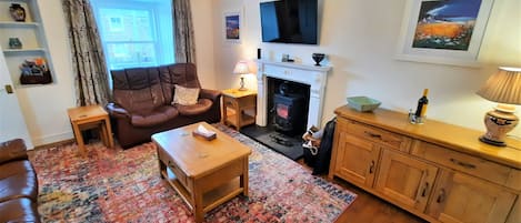 TV, fireplace
