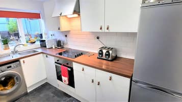 Frigorifero, microonde, forno, lavastoviglie