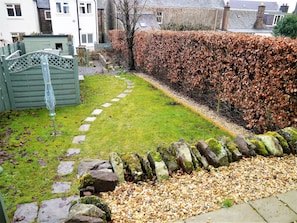 Property grounds - Greenbrae East -  a cottage that sleeps 4 guests  in 2 bedrooms (Crieff)