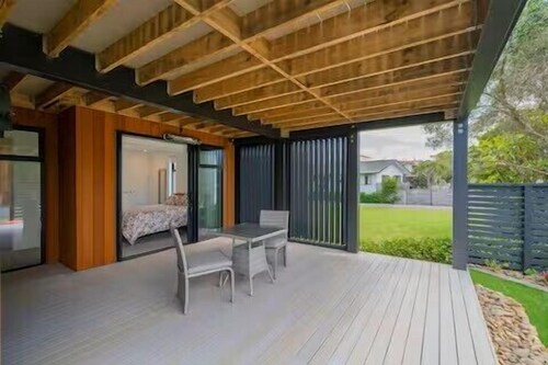 Hosts on the Coast Jewel on Jackman