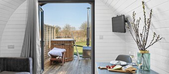 Bramley Glamping Pod- Free Wi-Fi, Hot Tub