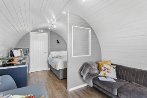 1 bedroom, internet, bed sheets - Bramley Glamping Pod- Free Wi-Fi, Hot Tub (Wells)