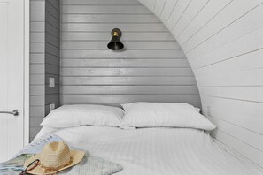 1 bedroom, internet, bed sheets - Bramley Glamping Pod- Free Wi-Fi, Hot Tub (Wells)