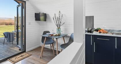 Bramley, Apple Tree Glamping -  a chalet that sleeps 2 guests  in 1 bedroom