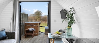 Morgan Sweet, Apple Tree Glamping -  a chalet that sleeps 2 guests  in 1 bedroom