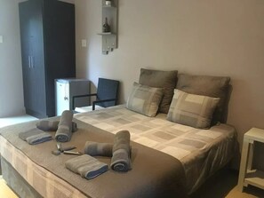 2 Schlafzimmer, Reisekinderbett, WLAN, Bettwäsche
