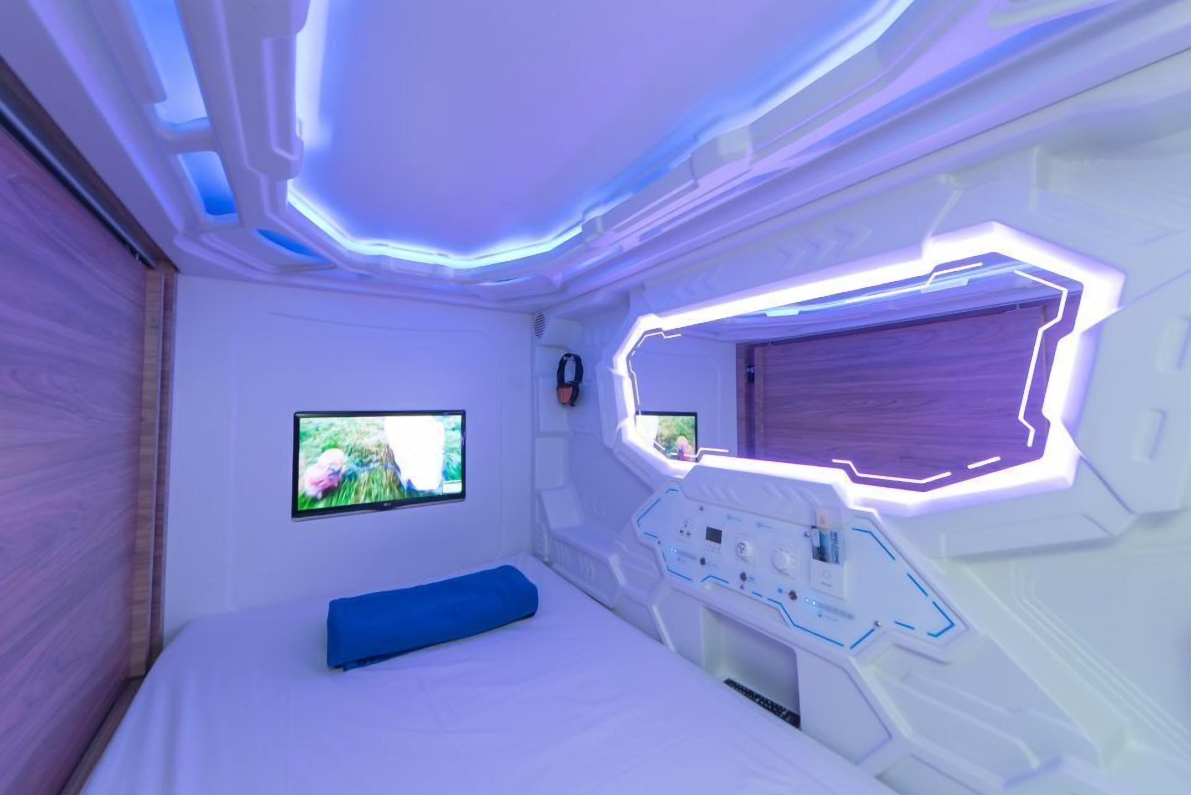 Premier Single Room | Free WiFi, bed sheets