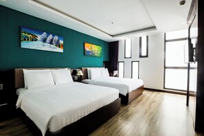 ห้องเอ็กเซกคิวทีฟสำหรับสี่ท่าน (Family Suite Room) | มินิบาร์, ตู้นิรภัยในห้องพัก, โต๊ะทำงาน, พื้นที่ทำงานแบบใช้แล็ปท็อป