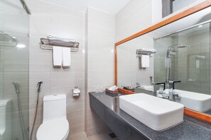 Shower, hydromassage showerhead, designer toiletries, hair dryer - Golden Sun Hotel (Da Nang)