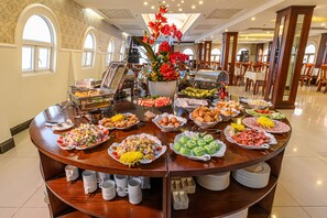 Sarapan prasmanan setiap hari (VND 100000 per orang)