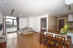 Family Apartment, 2 Bedrooms, City View | Living area