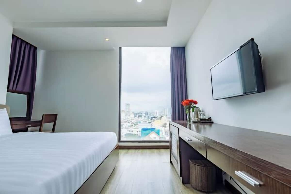 Minibar, in-room safe, desk, laptop workspace