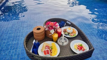 Frokost med lokale retter hver dag (IDR 45000 per person)