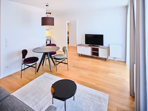 Business-Apartment | Wohnbereich | Flachbildfernseher