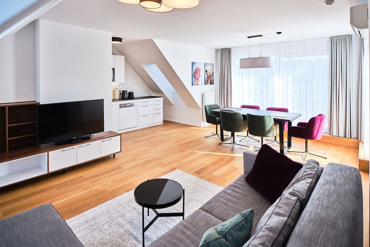 1 habitación, insonorización, wifi gratis y ropa de cama