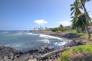 Beach - Aloha Condos, Keauhou Kona Surf and Racquet Club, Condo 2-302, Oceanfront, AC (Kailua Kona)