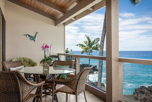 Outdoor dining - Aloha Condos, Keauhou Kona Surf and Racquet Club, Condo 2-302, Oceanfront, AC (Kailua Kona)