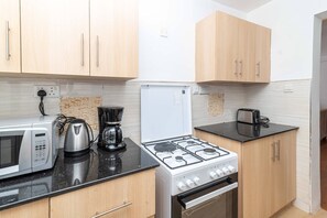 Fridge, microwave, oven - Fully Furnished 2-Bedroom Serviced Apartment (Ruaka)