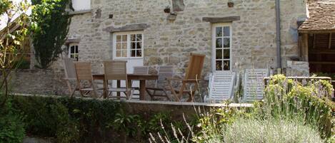 تناول الطعام بالخارج