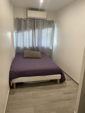 2 bedrooms, bed sheets