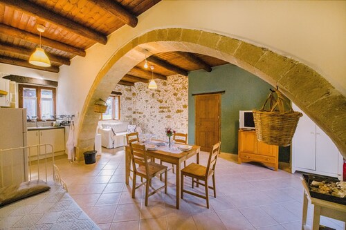 Traditional Stone House close to Beach and Chania city