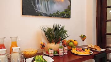 Café da manhã inglês grátis todos os dias