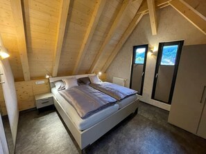 2 Schlafzimmer, Zimmersafe, Bügeleisen/Bügelbrett, WLAN