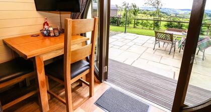 Meadow View - Glamping pod sleeping 2 guests, Pet Friendly