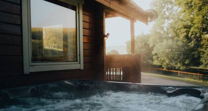 Pines Pitch - Wooden Cabin Sleeping 6 guests, Pet Friendly